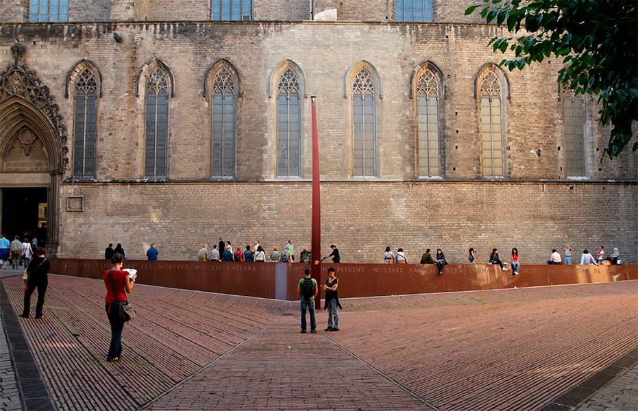 Fossar de les Moreres - Things to see in El born